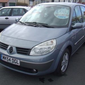 1.9 DCi Diesel Dynamique 7 Seater From £3,495 + Retail Package
